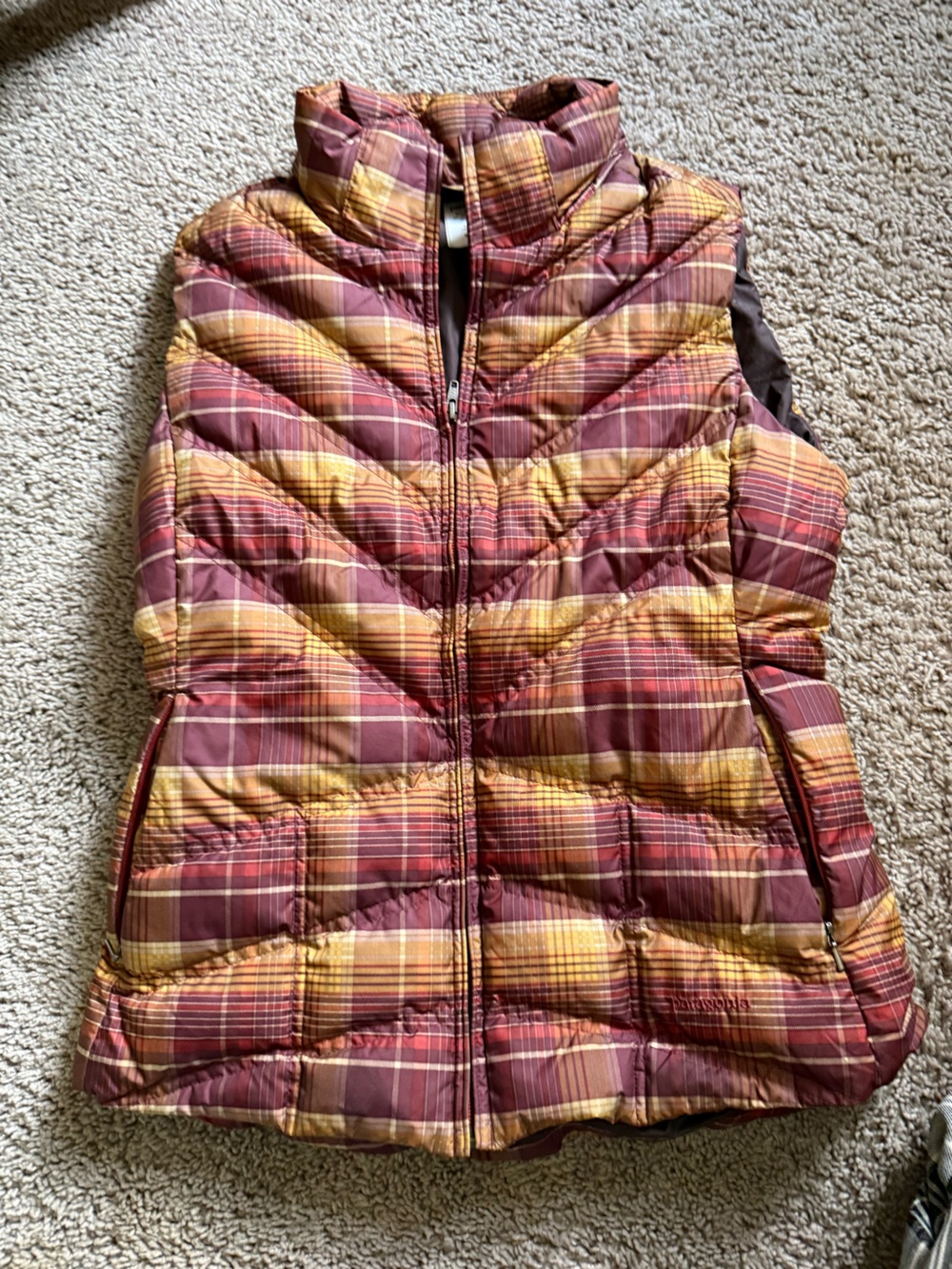 Patagonia Plaid Puffer Vest in Burgundy & Mustard M size